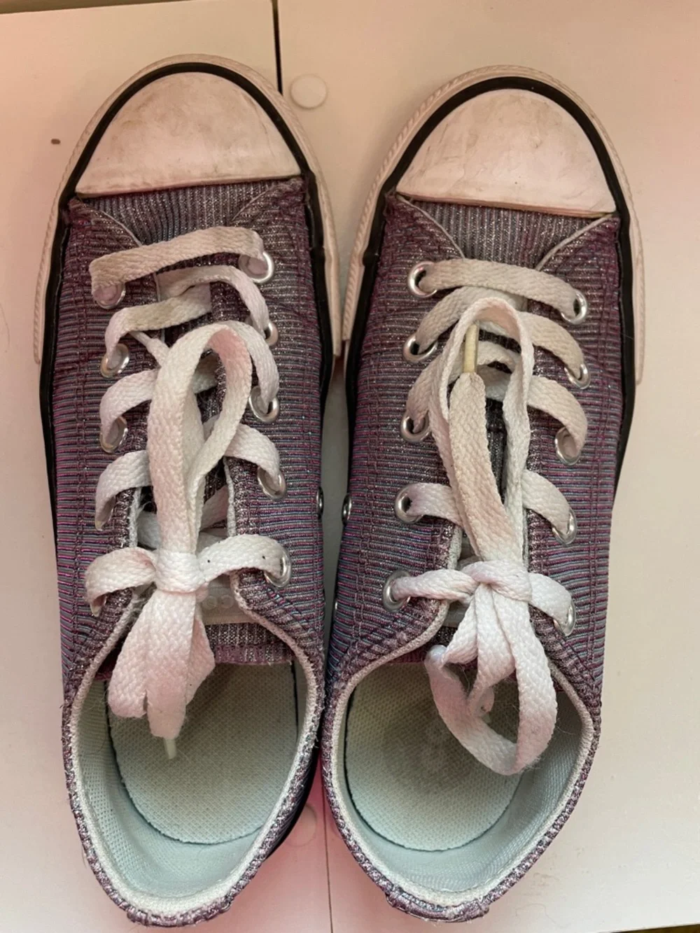 Converse good shape